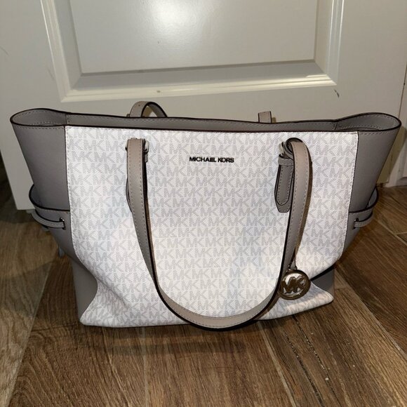 Michael Kors Gilly Large Drawstring Travel Tote Bag MK Bright White - Picture 1 of 7